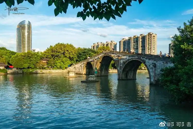 拱宸桥是杭州比较有名的运河古桥