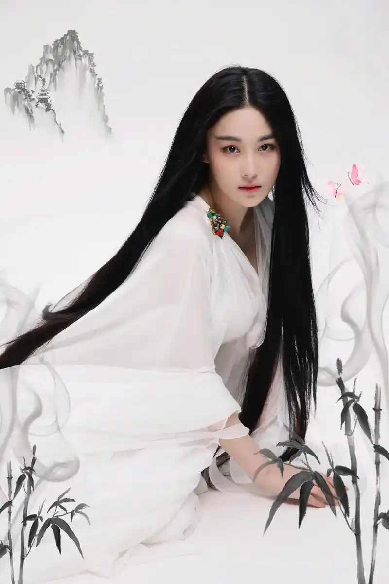 国风正当红 《思美人》定妆剧照 @张馨予  - 抖音