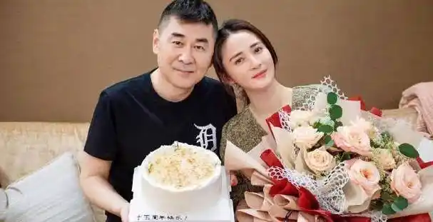 2002年,蒋勤勤与赵文卓一见钟情,两人很快发展一段"露水情缘"_陈建斌