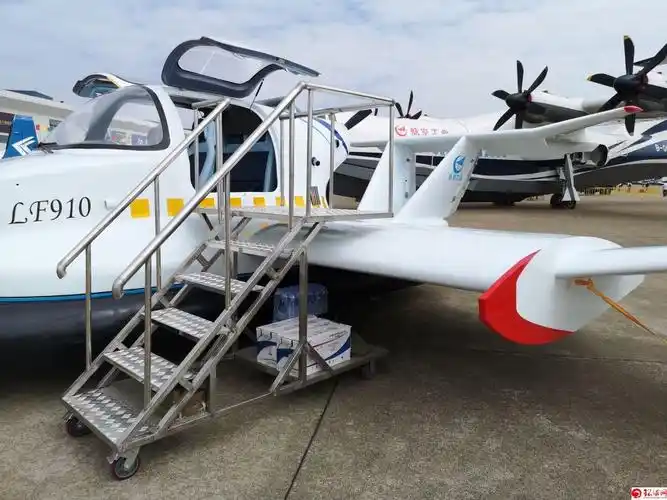 中航工业推出小型地效飞行器 陆海两栖轻松通行
