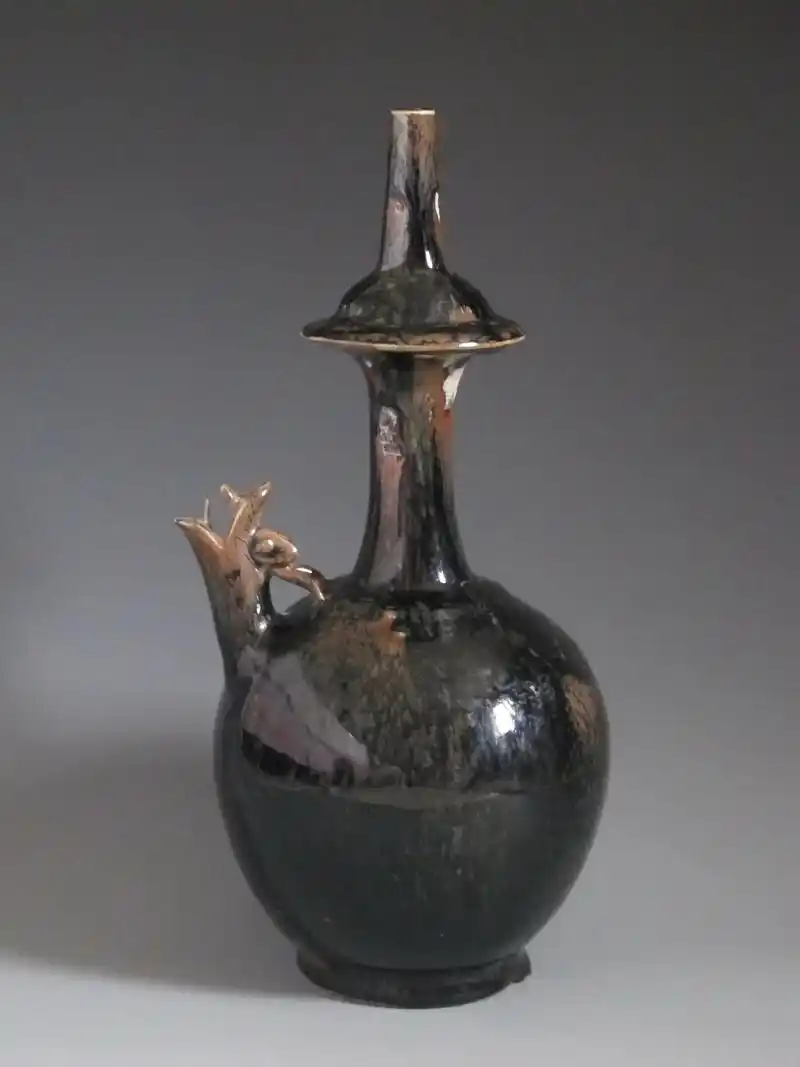 宋代定窑黑釉净瓶