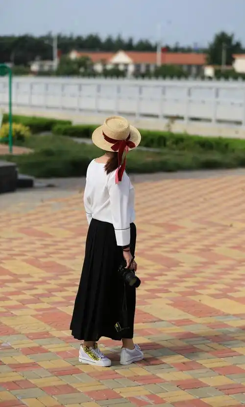 赏心悦目的背影令人遐想翩翩,待你回眸一笑百媚生