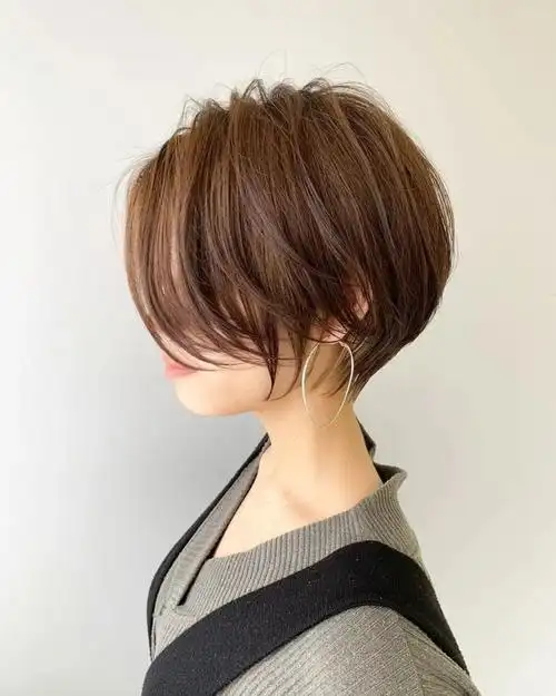 每一款都很经典关注《发型图片库》,每天分享好发型2022最火的潮短发