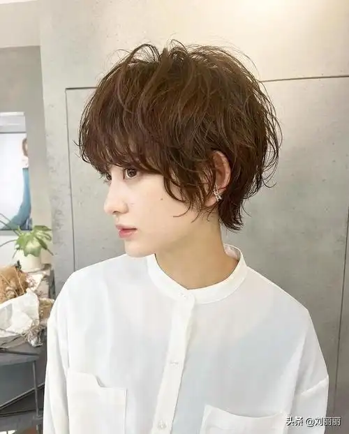 2020年流行发型女短发圆脸图片女短发2020流行短发圆脸