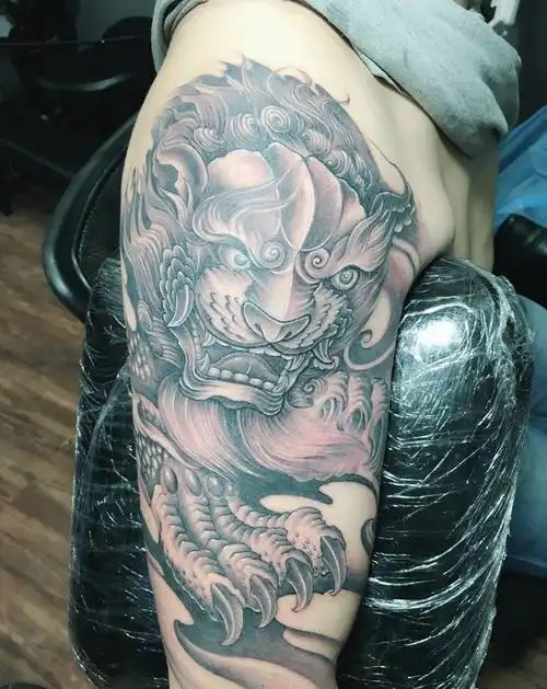 福狮-招财纳福纹身图片