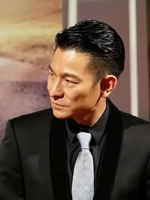 刘德华出道几十年依旧是顶流,细看资产有被惊到,这才叫名利双收