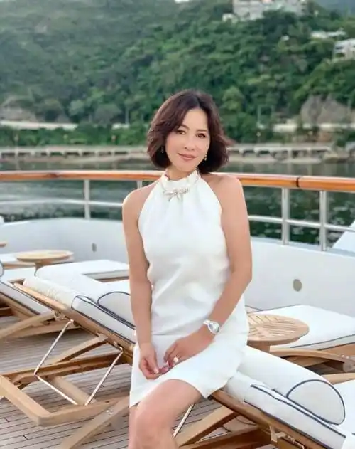 周汶锜|《三十而已》不算啥,看到刘嘉玲与名媛的合照:这才是贵妇圈!