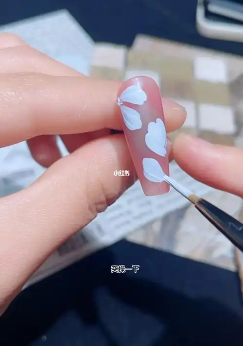 花瓣美甲教程