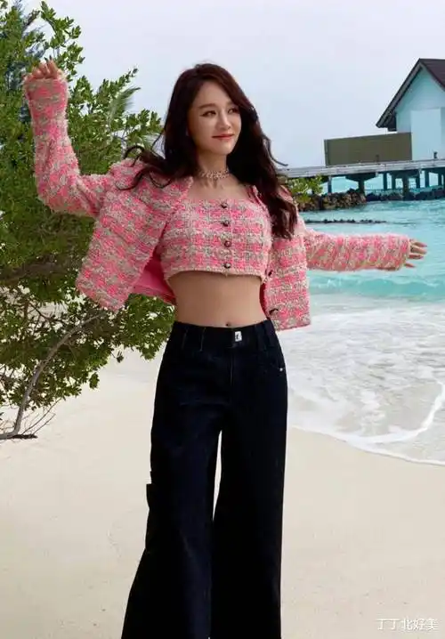 尽管陈乔恩在度假期间体重有所上升,但她并没有放任自己,而是迅速调整