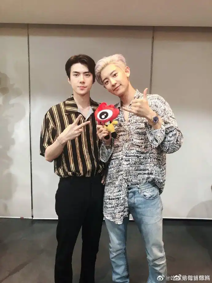 exo小分队朴灿烈吴世勋昨晚微博直播,同时在线人数峰值为211.