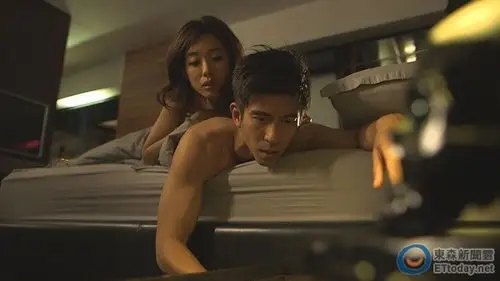 修杰楷真枪实弹轮喇多女 惹火床戏露man肌