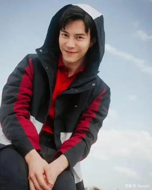 新加坡男演员王冠逸分享黑胶唱片收藏,他是打雷姐的粉丝