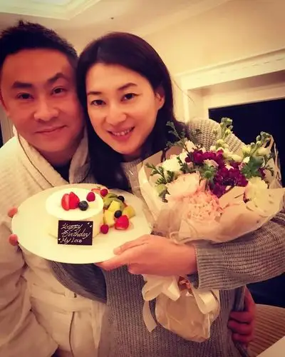 古天乐前女友黄纪莹罕有现身44岁保养得宜