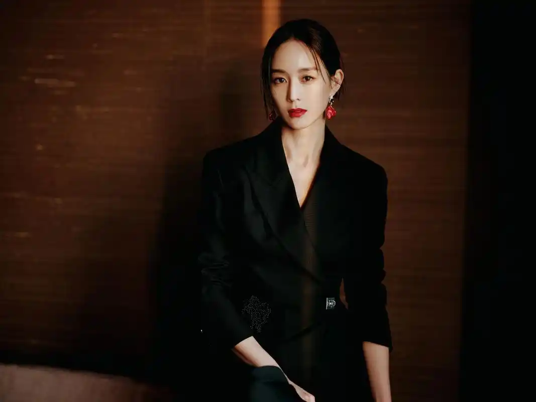 张钧甯超话 浪漫冬日,感受别样氛围;利落飒爽,体验极速飞驰.