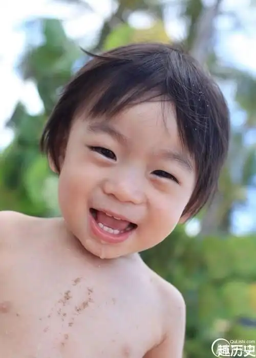 林志颖晒kimi流口水照 呆萌可爱(1/8)