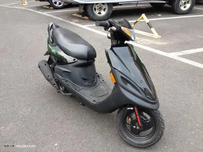 雅马哈福喜100踏板摩托