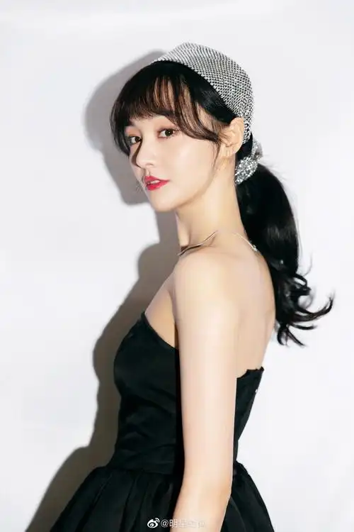 郑爽今晚的第二套造型