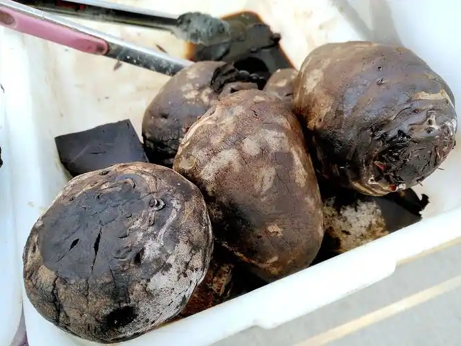 农村大集上有位大姐卖了这样五份咸菜,你喜欢吃吗?