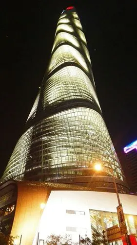 上海中心———威而不露的龙卷风