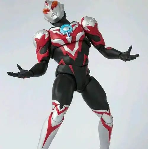 他的进化形态是强壮迪迦和强壮戴拿奥特曼融合得来的,因此看上去就