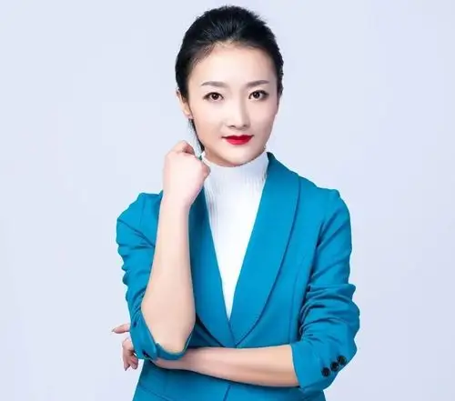 是兰州广播电视台综艺体育频道主持人,十年广播生涯,曾获甘肃新闻奖