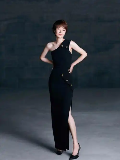 马伊琍首次为大众所熟知是在《还珠格格3》这部电视剧中扮演紫薇角色.