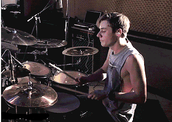 帅skr人酷炫的架子鼓来了艾瑞音乐盛大开业用热情引爆全城