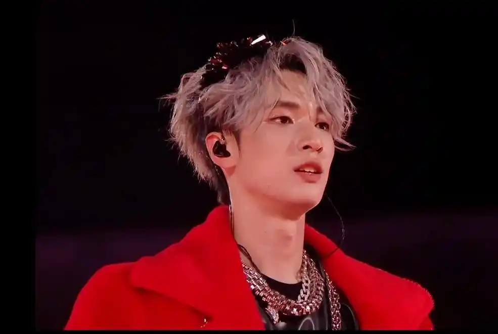 《h》! #时代少年团海口演唱会 #严浩翔 - 抖音