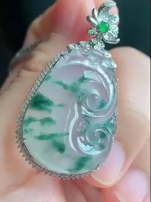 天然翡翠冰飘花如意吊坠完美 18k金镶嵌42.2-22.