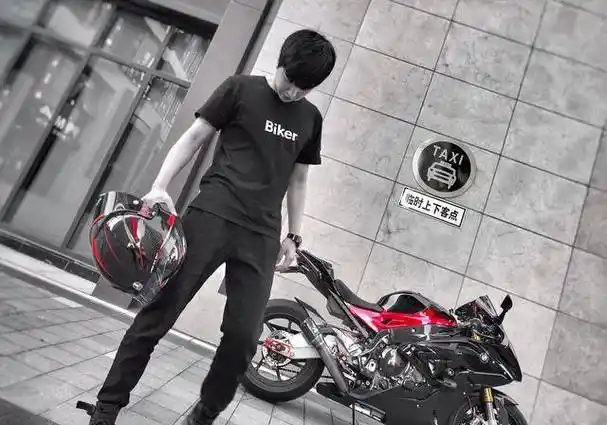 "黑冰"模仿千万网红"白冰"遭起诉,人帅多金的白冰是何方神圣_视频