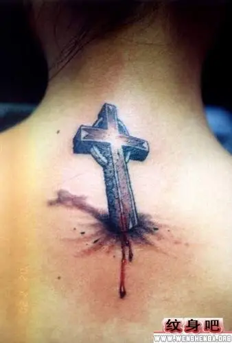 颈部十字架脖子纹身图案