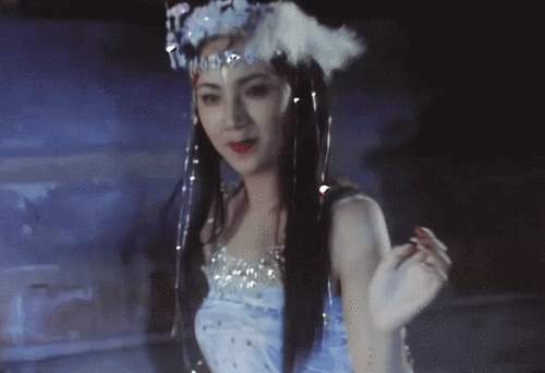 小时候看西游记的时候,着实被老鼠精的红指甲吓得不轻,十分害怕看这一