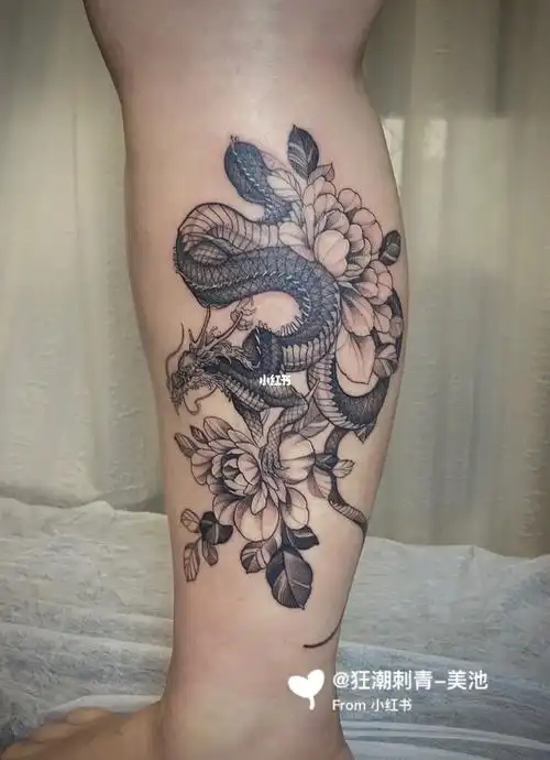 小腿素花纹身