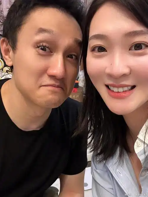 惠若琪晒照!和老公搞笑自拍,女儿神似赵蕊蕊,二胎应该被安排