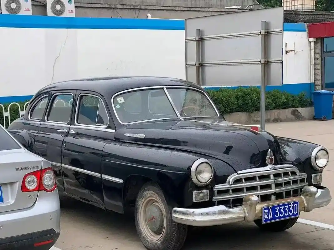 此车为50年代初期在苏联出厂嘎斯12吉姆轿车.