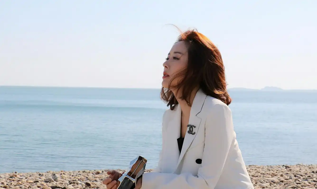 颜丹晨:曼妙身姿,肤白貌美