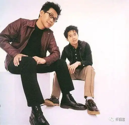 在1999年12月15日正值大红大紫之时,无印良品通过唱片公司宣布组合