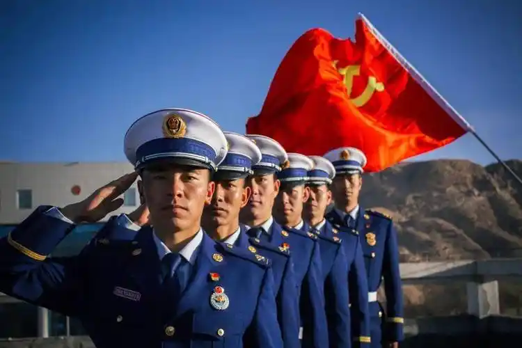 海北州海晏县环城东路消防救援站 四级消防士周文强 摄《宣誓》海东市