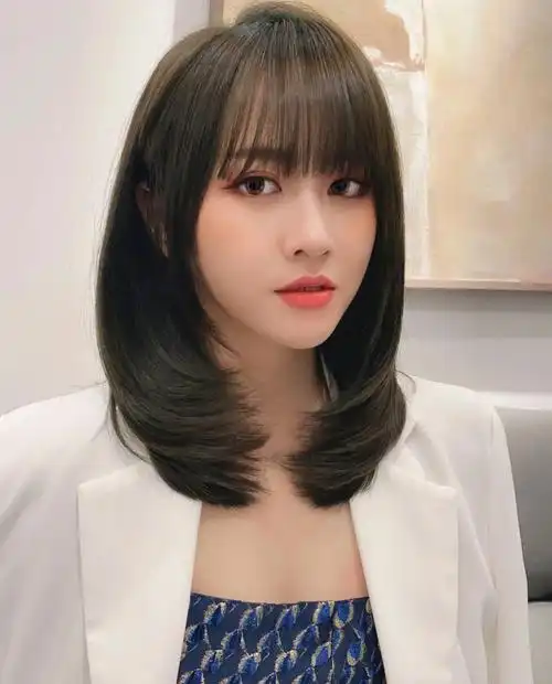 除了好打理还有一个原因就是比较耐看～这款锁骨发蓬松烫温柔大方但是