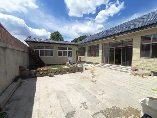 北京昌平郊区小院出租北京昌平两套出租的农村院子,大的反而便宜,差距