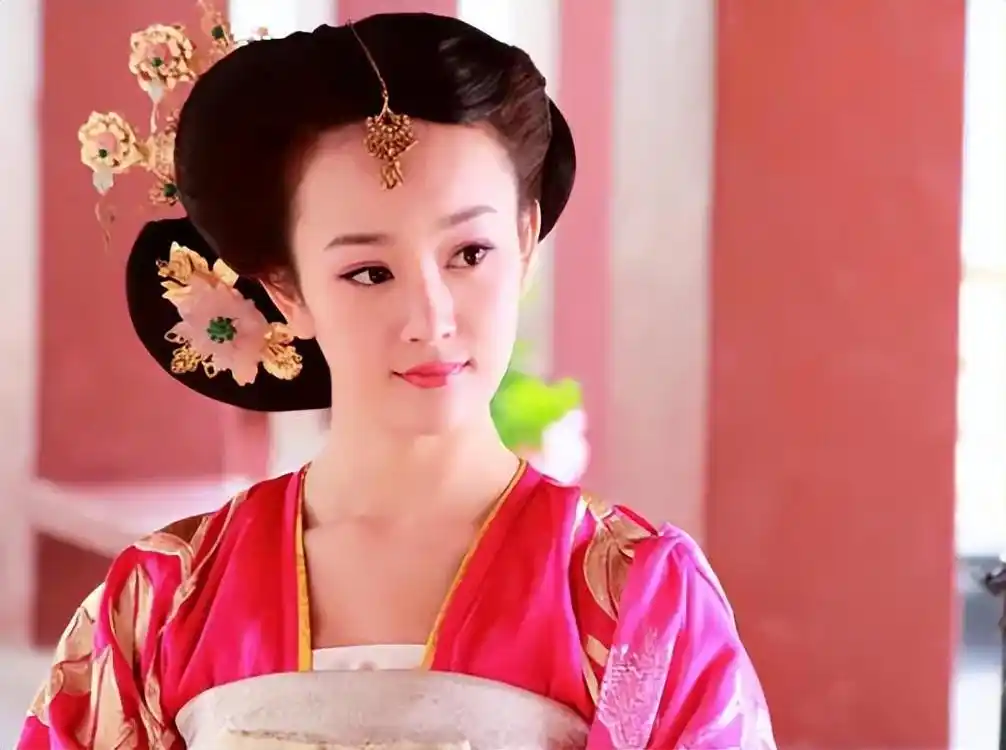 这一次,34岁张檬的"处境",给内娱女明星们"提了个醒"