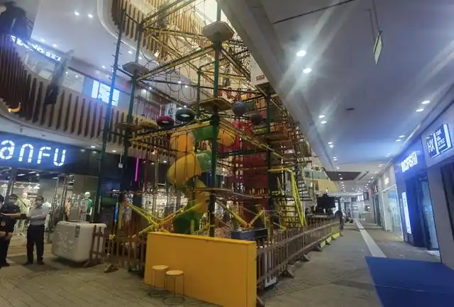 长沙一商场中庭搭建儿童游乐设施临时查封