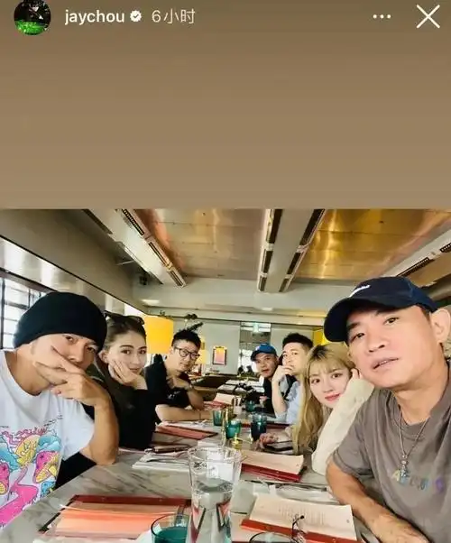 周杰伦连发20条动态,和朋友一起到东京旅游,昆凌帅气出镜