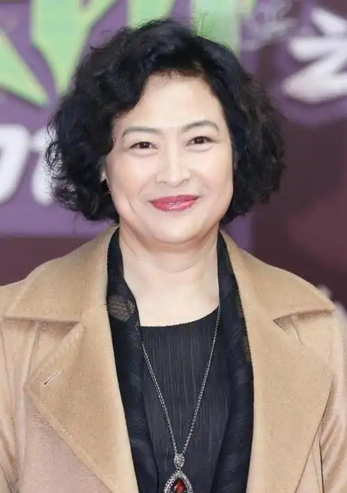 回顾许娣:60岁凭《我的前半生》走红,老公不是李又麟只是普通人