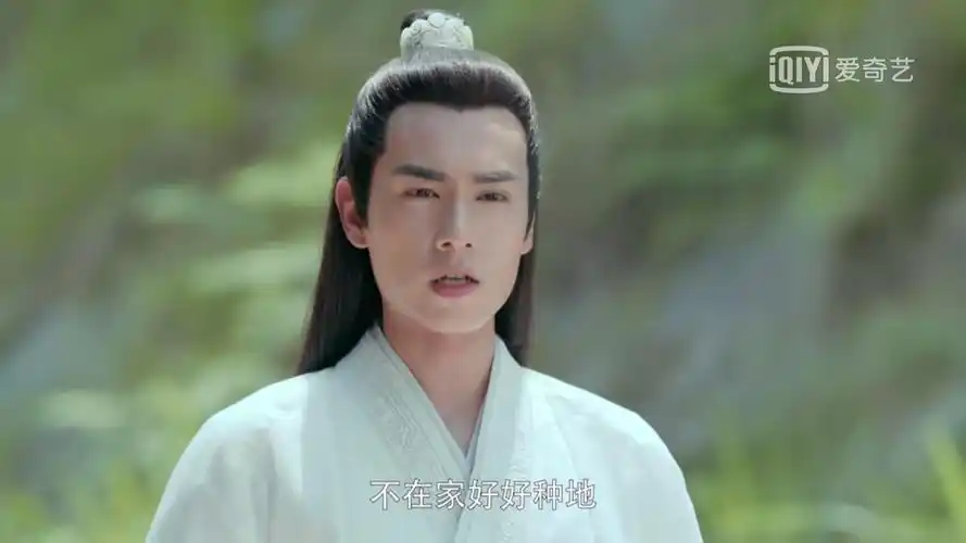 q1:请问新绝代双骄1的4cd版本和安装后只有1.24g的有什么不同呢?