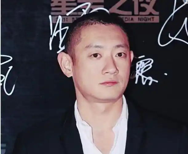 黄晓明是她初恋,浪荡子为她回头,33岁穿婚纱下葬,母亲让人泪目