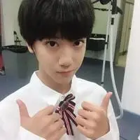 帅气冷酷的12岁男生超帅头像