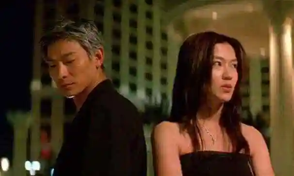 看得观众们是热血沸腾关之琳与刘德华合作《群龙夺宝》,当年他们被称