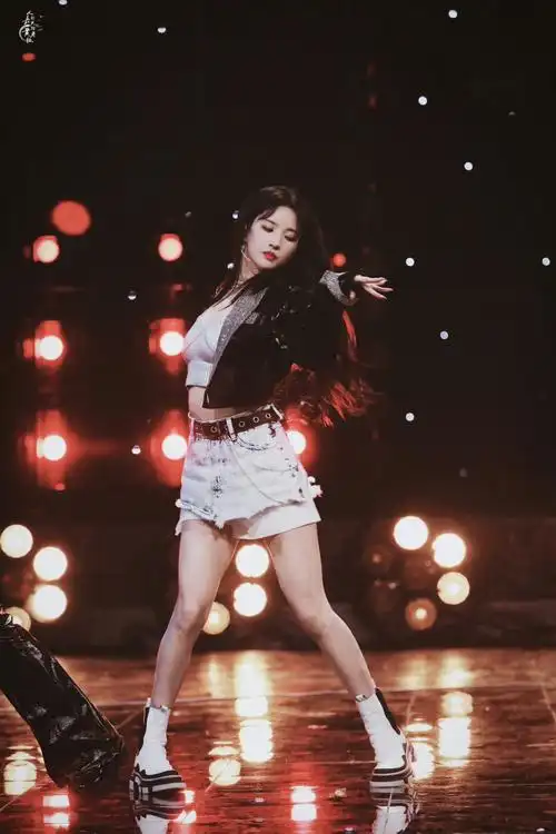 金曲青春 《燃》舞台@硬糖少女303-刘些宁