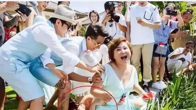 网易首页>网易号>正文申请入驻> 当时那些伴郎们,对柳岩的所作所为